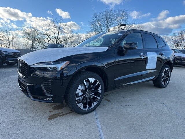 2026 Volvo XC60 B5 Plus photo 3