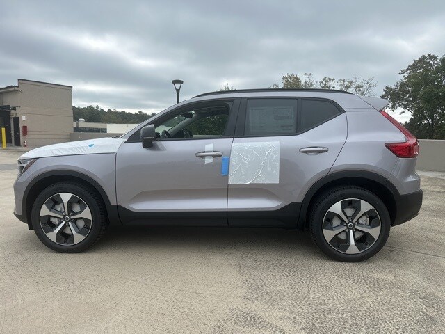 2026 Volvo XC40 Plus photo 2