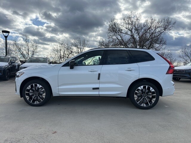 2026 Volvo XC60 B5 Plus photo 4