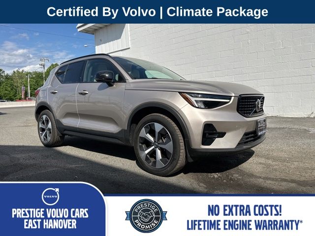 2023 Volvo XC40 B5 Plus Dark AWD's photo