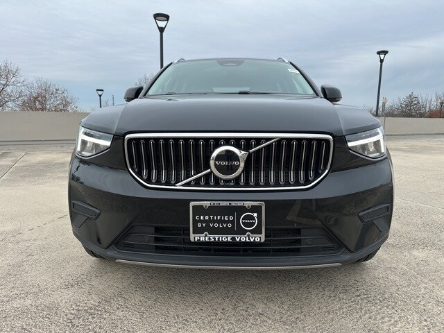 2025 Volvo XC40 Core photo 2