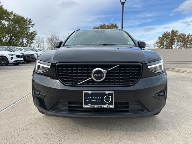 2023 Volvo XC40 AWD Plus photo 2