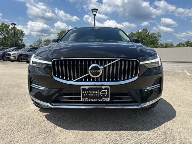 2023 Volvo XC60 B5 Plus photo 2