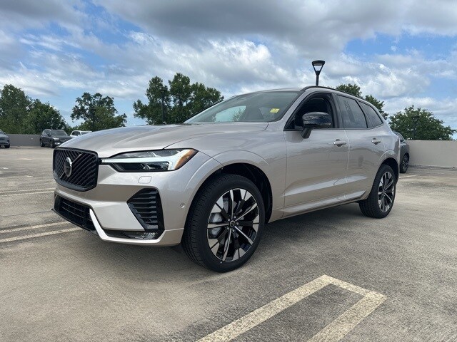 2026 Volvo XC60 B5 Plus photo 3