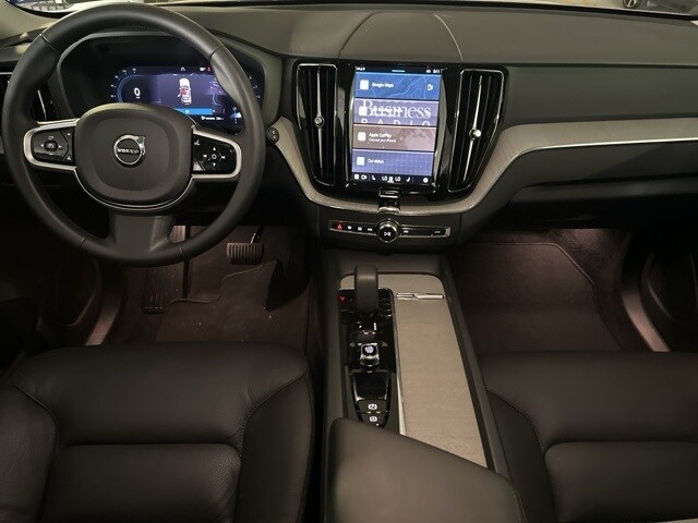 2025 Volvo XC60 B5 Plus photo 4