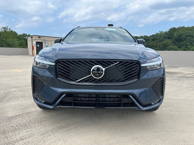 2026 Volvo XC60 B5 Plus photo 2