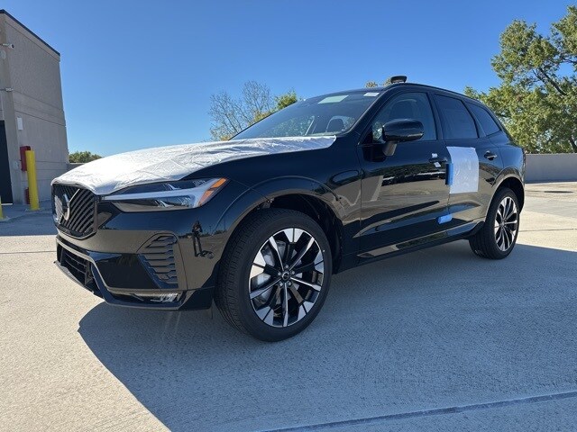 2026 Volvo XC60 B5 Plus photo 3