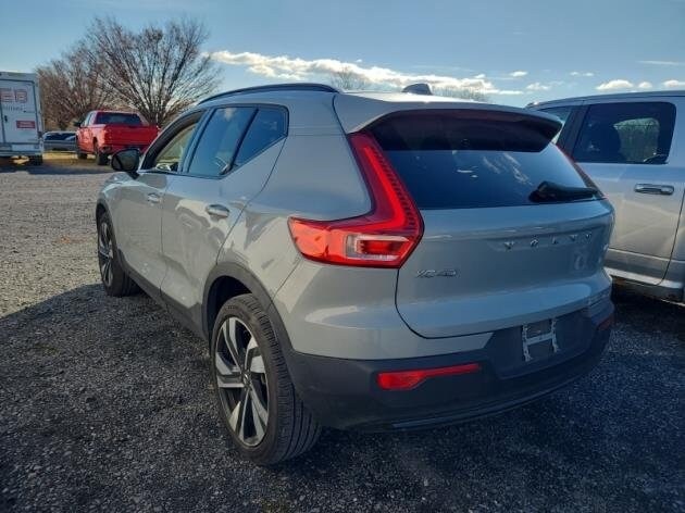 2025 Volvo XC40 Plus photo 3