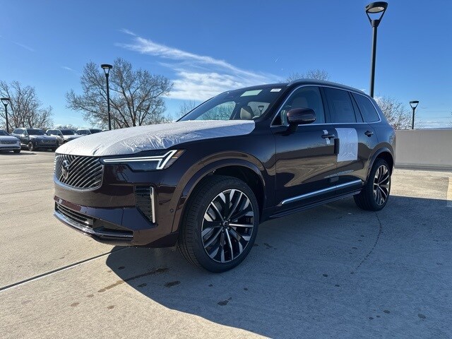 2026 Volvo XC90 Plus photo 3