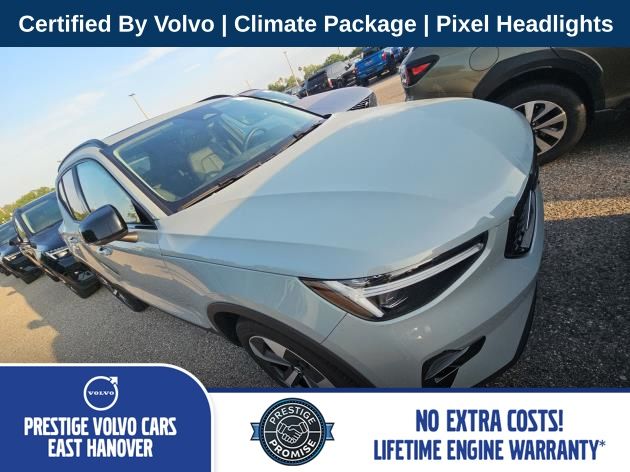 2026 Volvo XC40 B5 Plus Dark AWD's photo