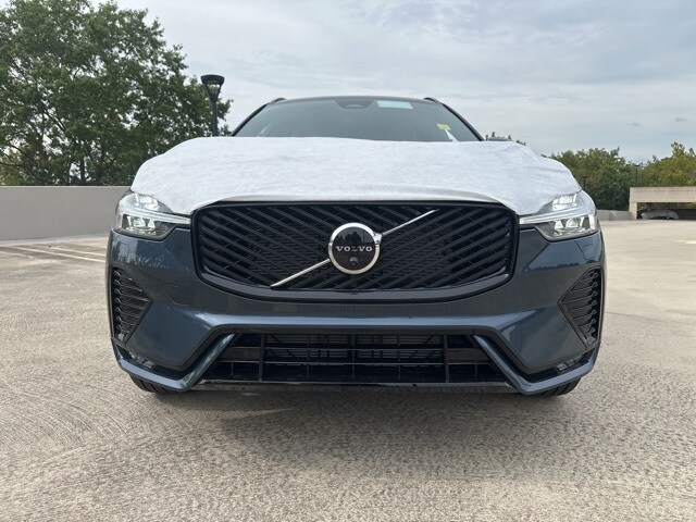 2026 Volvo XC60 B5 Plus photo 2