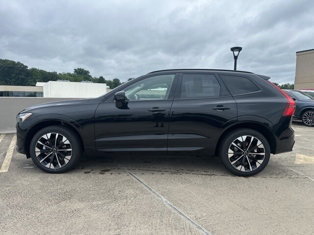 2026 Volvo XC60 B5 Plus photo 4