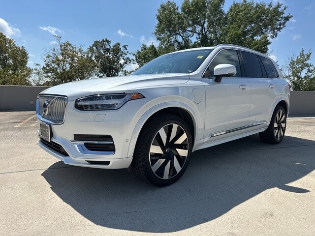 2024 Volvo XC90 T8 Plus photo 2