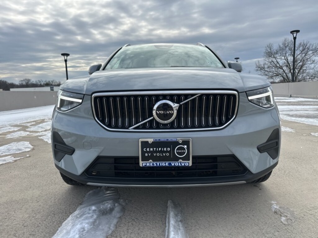 Certified 2024 Volvo XC40 B5 Core SUV