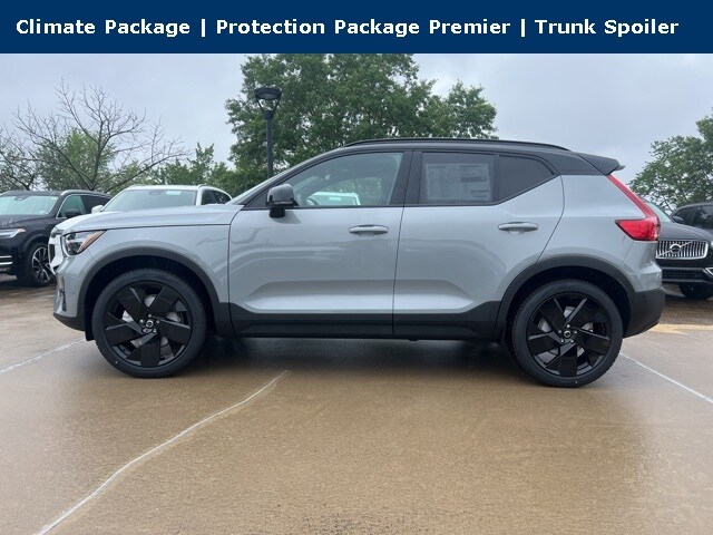 2026 Volvo XC40 photo 3