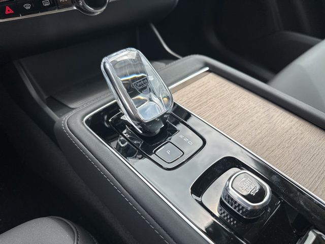 2026 Volvo XC90 Plus - Photo 16