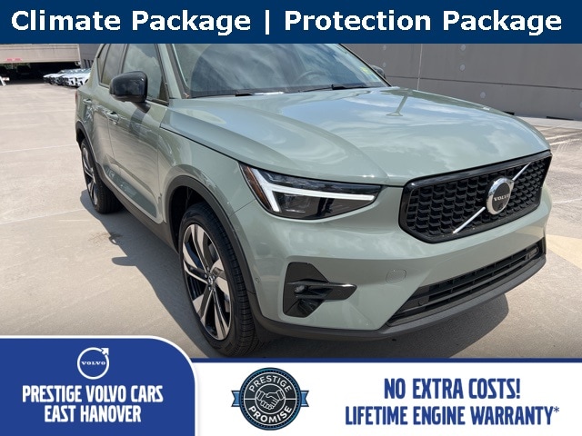 2025 Volvo XC40 B5 Ultra Dark Theme
