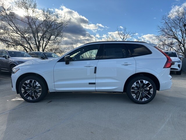 2026 Volvo XC60 B5 Plus photo 4