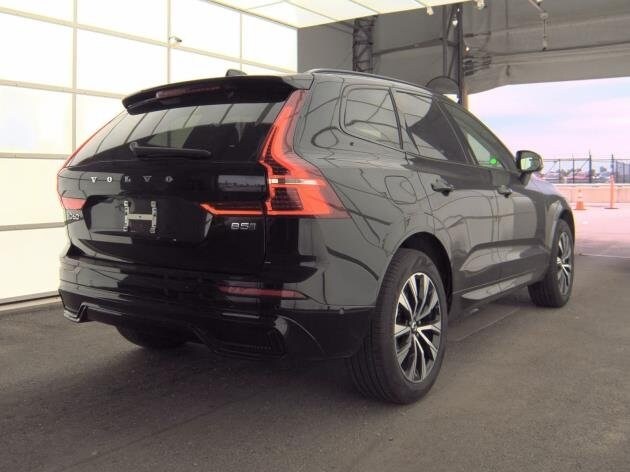 2025 Volvo XC60 B5 Plus photo 2