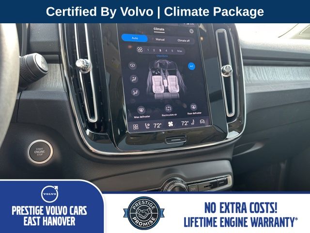 2023 Volvo XC40 B5 Plus Dark AWD's photo