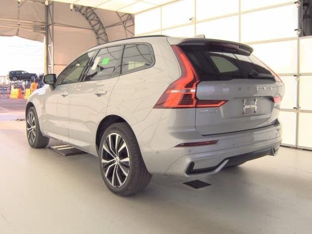 2025 Volvo XC60 Plus photo 2