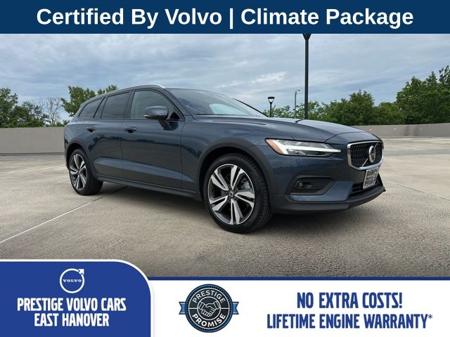 2025 Volvo V60 Cross Country B5 Plus AWD's photo