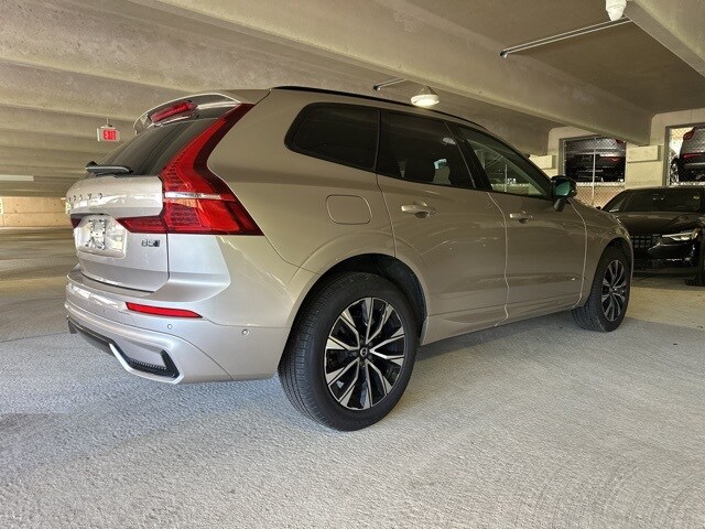 2025 Volvo XC60 B5 Plus photo 3