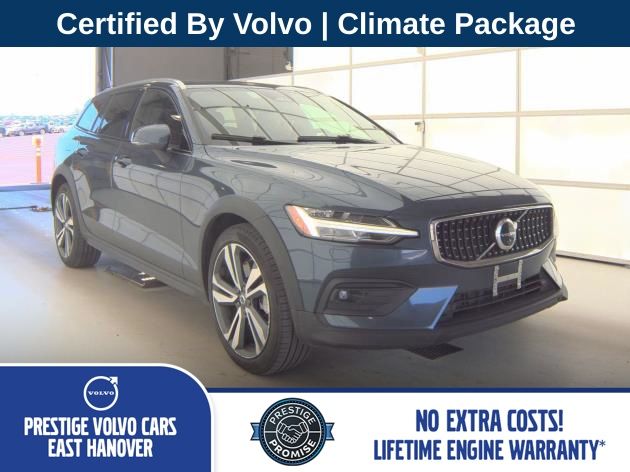 2025 Volvo V60 Cross Country B5 Plus AWD's photo