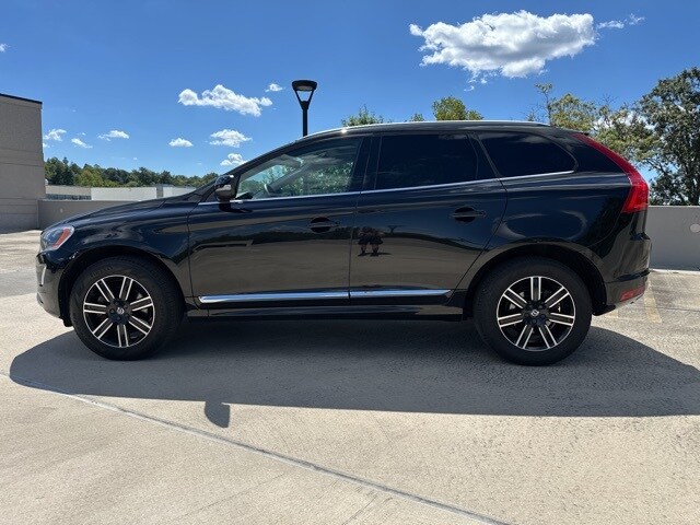 2017 Volvo XC60 T5 Dynamic photo 3