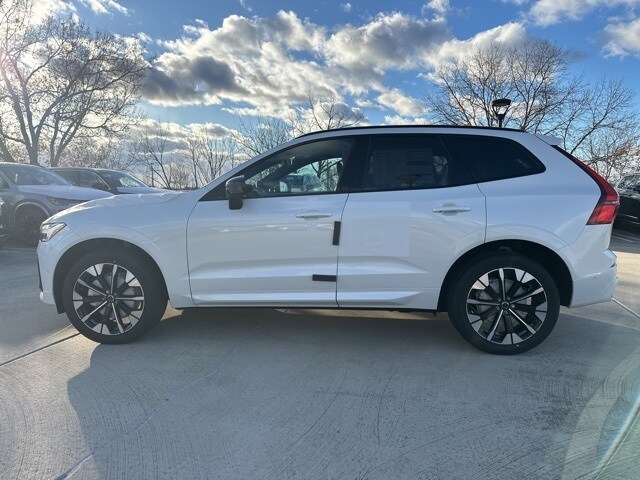 2026 Volvo XC60 B5 Plus photo 4