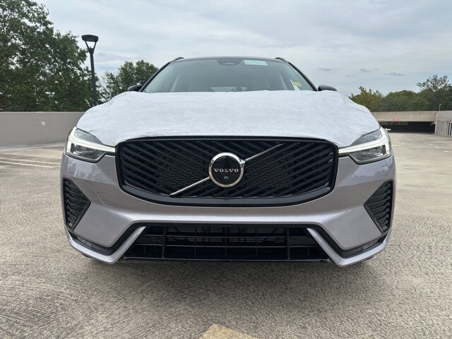 2026 Volvo XC60 B5 photo 2