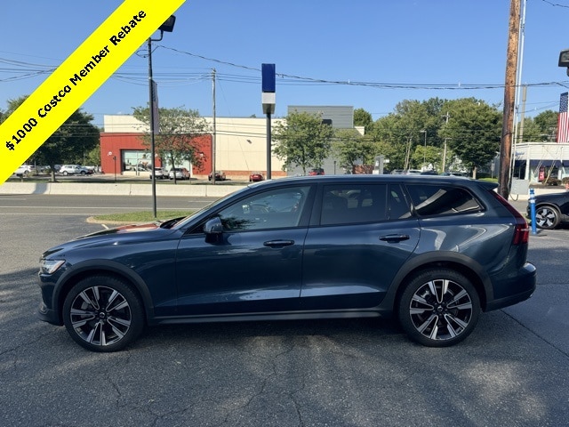 Certified 2022 Volvo V60 Cross Country Base with VIN YV4102WK4N1086470 for sale in East Hanover, NJ