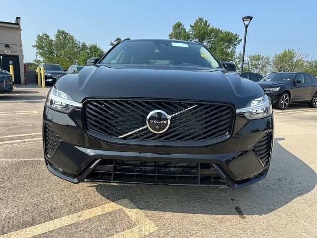2026 Volvo XC60 B5 Plus photo 2