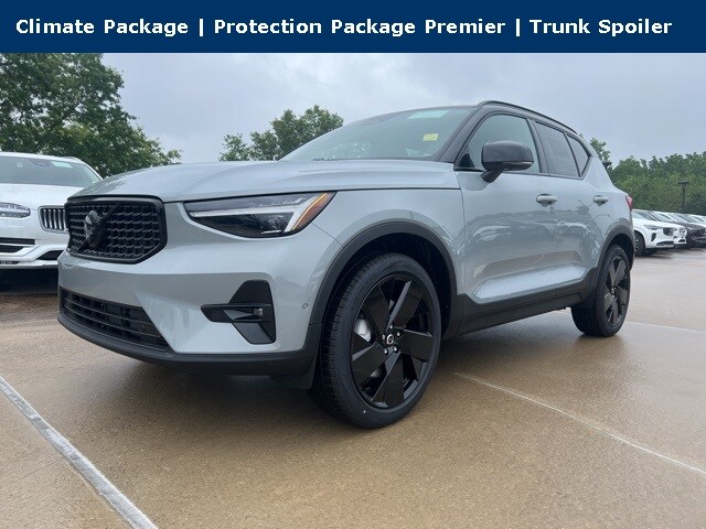 2026 Volvo XC40 photo 2