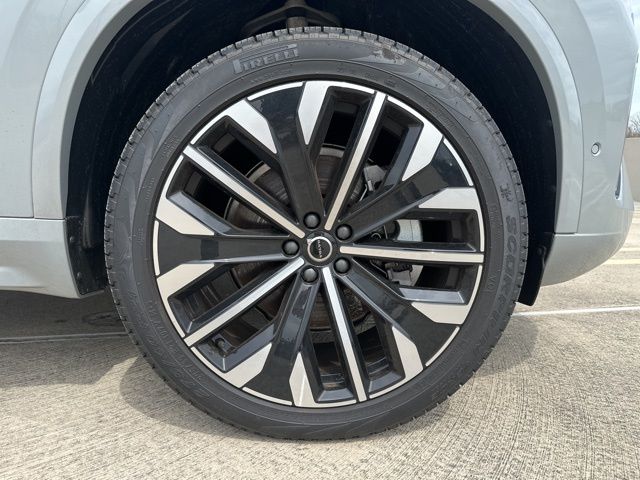 2026 Volvo XC90 Plus - Photo 10