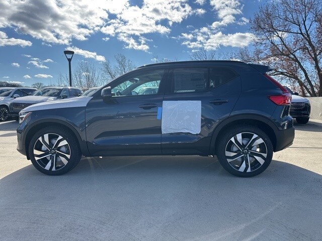 2026 Volvo XC40 Plus photo 2