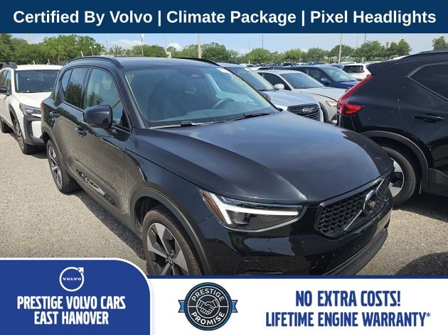 2026 Volvo XC40 B5 Plus Dark AWD's photo