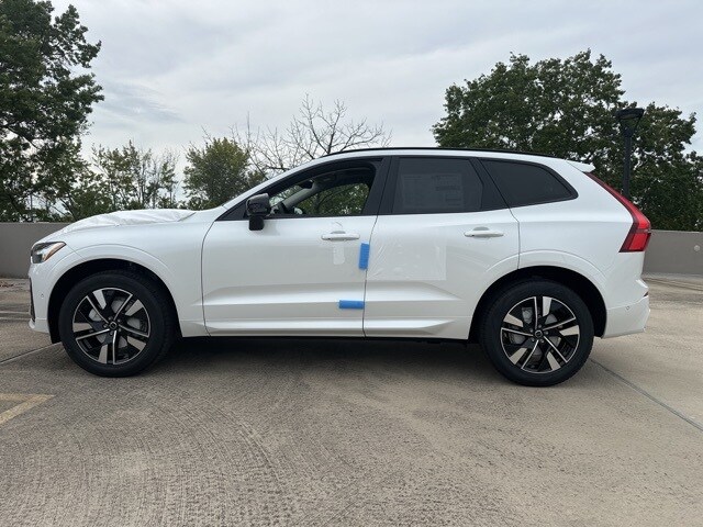 2026 Volvo XC60 B5 Plus photo 2