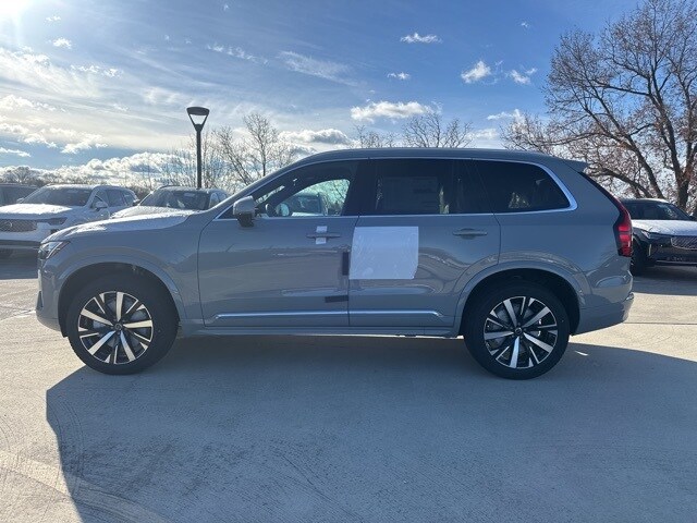 2026 Volvo XC90 B5 Core photo 3