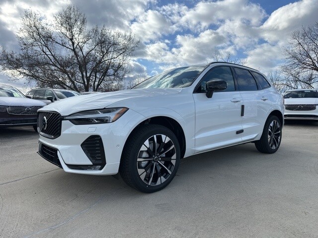 2026 Volvo XC60 B5 Plus photo 3