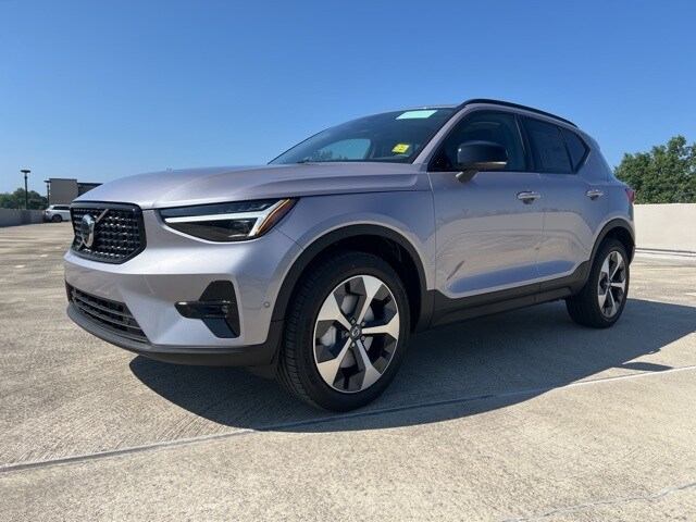 2026 Volvo XC40 Plus photo 2