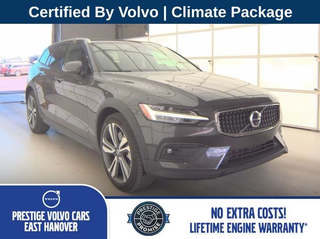2025 Volvo V60 Cross Country B5 Plus AWD's photo