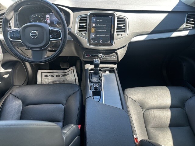 2022 Volvo XC90 T5 AWD Momentum photo 4