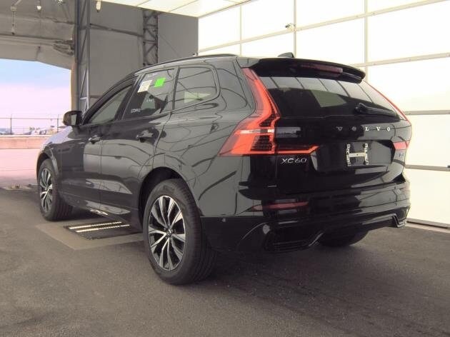 2025 Volvo XC60 B5 Plus photo 3