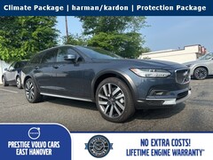 2025 Volvo V90 Cross Country B6 Plus Wagon