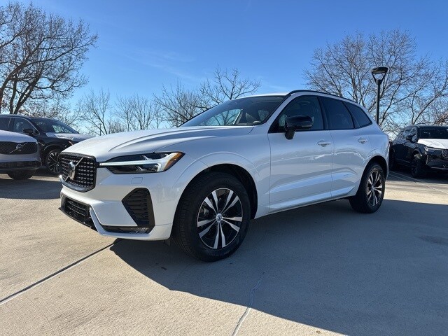 2025 Volvo XC60 B5 Core photo 3