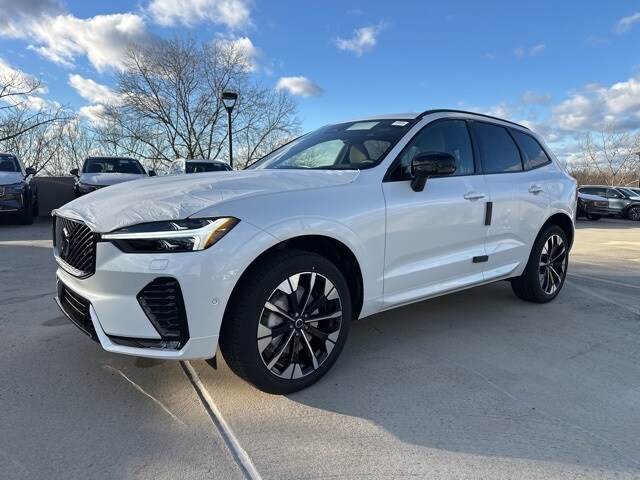 2026 Volvo XC60 B5 Plus photo 3