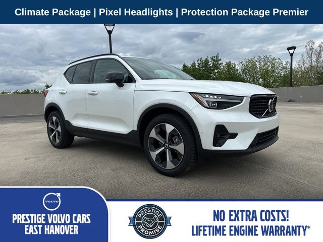 2026 Volvo XC40 B5 Plus Dark AWD's photo