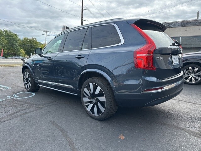 2024 Volvo XC90 T8 Plus photo 2