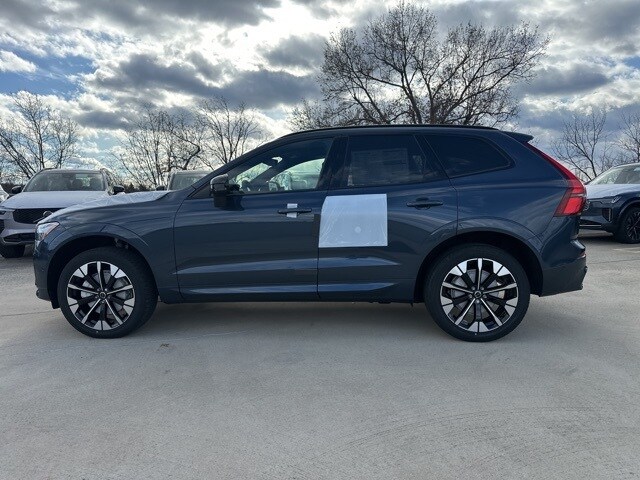 2026 Volvo XC60 B5 Plus photo 4